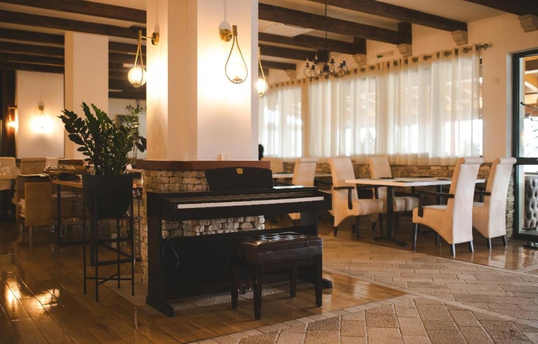 Hotel Marshal Nikšić Dış mekan fotoğraf