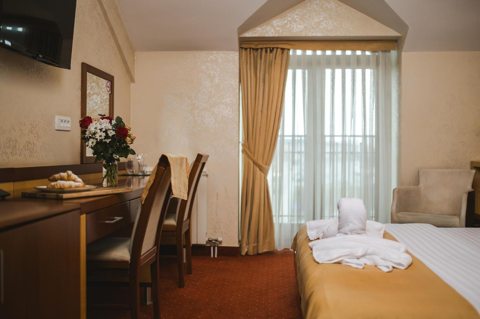 Hotel Marshal Nikšić Dış mekan fotoğraf