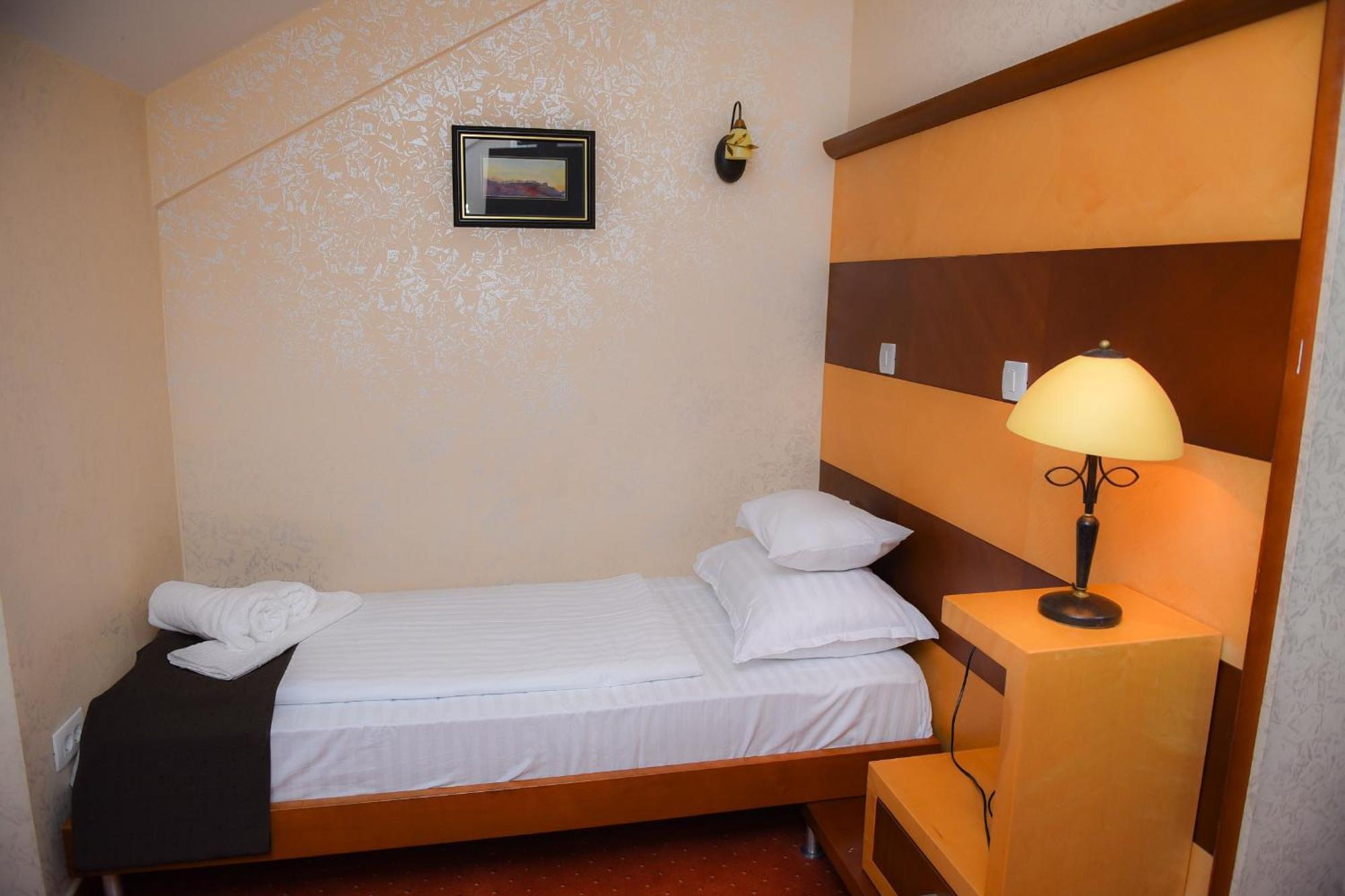 Hotel Marshal Nikšić Dış mekan fotoğraf